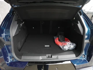 Opel Grandland Electric Business Edition 73 kWh | Elektrisch verstelb. bestuurdersstoel met geheugen | Elektrisch glazen panorama-dak | Voorstoel(en) met massagefunctie | Achterbank verwarmd | Warmtepomp | 20 inch Lichtmetalen velgen Diamond Cut / 11