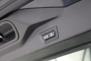 BMW X5 xDrive45e High Executive xLine Automaat  / Panoramadak / SOH 82% / Live Cockpit Professional / Trekhaak / Luchtvering / Stoelventilatie / Personal CoPilot Pack /  Comfortstoelen / Nappa Leder / Harman Kardon / Stoelverwarming / Head-Up Display / Active Steering / Individual Dashboard Leder / 50