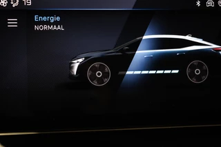 Peugeot e-408 Allure 58 kWh | NIEUW | COMFORT / CONNECT / 360 VISION & DRIVE ASSIST- PACK | STUURVERWARMING | DAB | APPLE | CAMERA / 9