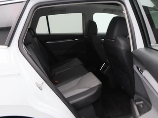 Škoda Enyaq iV 60 180 Pk | Panoramadak | Crystal Light LED | Stuur- en Stoelverwarming | Privacy Glass | Camera | 21 Inch / 41