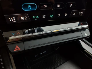 Renault Austral 1.2 E-TECH FULL HYBRID 200 ICONIC AUTOMAAT  Stuurverwarming | 360 Camera | Keyless / 19