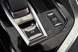 Peugeot 3008 1.6 HYbrid 225 GT 1e Eigenaar Panoramadak Leder FOCAL / 50