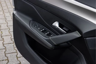 Peugeot 308 SW 1.6 Plug-in Hybrid 225 GT  | SOH 100% | Pano | Camera / 33