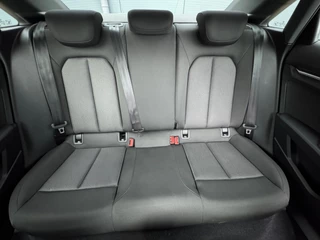 Audi A3 Limousine 30 TFSI AUTOMAAT * Carplay * Climate Control * Parkeersensoren * / 27