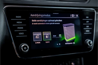Škoda Superb Combi 1.4 TSI iV Sportline Business  Panorama Matrix ACC 360 Camera / 36