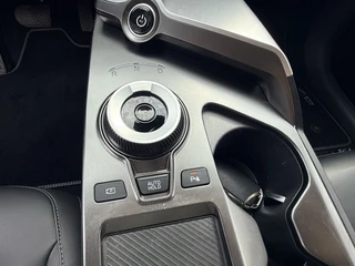 Kia EV6 77.4 kWh  | Afn. Trekhaak | SOH 100% | Half Leder | Adapt. Cruise | Stoel- en stuurverwarming | Apple/Android / 31