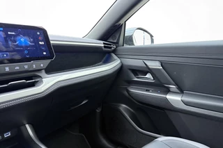 Jeep Compass 1.2 e-Hybrid First Edition | LED matrix verlichting | Panoramadak | Drive assist | Focal audio | Massage stoelen | Stoel ventilatie/verwarming | Camera's rondom / 38