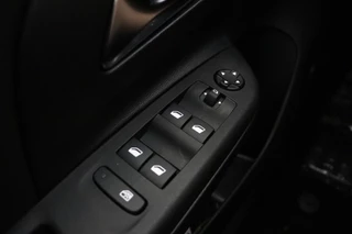 Opel Corsa-e Elegance 50 kWh | Uniek! Lage KM-stand! | Navigatie | Warmtepomp | Stoelverwarming | Apple Carplay/Android Auto | Climate control | Cruise control | LED koplampen | Lichtmetalen velgen / 17