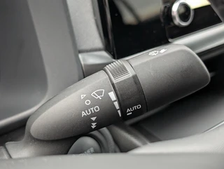 Toyota C-HR 2.0 Plug-in Hybrid 220 Dynamic STUUR- & STOELVERWARMING PARKEERSENSOREN V+A DODEHOEKDETECTIE / 20