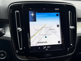 Volvo XC40 1.5 T3 Momentum Pro | NL-Auto | Elek. Achterklep | Parkeersensoren | Navigatie / 16