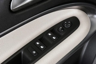 Fiat 600 1.2 Hybrid La Prima Leder Stoelverwarming Massage Keyless / 28