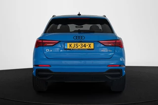 Audi Q3 45 TFSI e S Line / 17