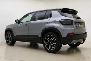 Jeep Avenger 1.2 e-Hybrid 110pk Automaat Summit | Navigatie | Trekhaak | Panoramadak | Adapt. Cruise control | JBL Audio | Elektrische achterklep | Stoelverwarming  | Climate Control / 13
