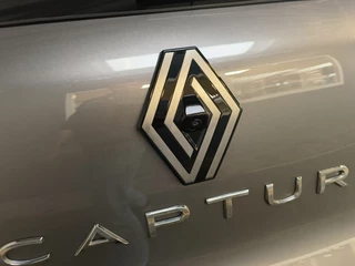 Renault Captur 1.3 mild hybrid 160 techno AUTOMAAT uit 2025 Rijklaar + Fabrieksgarantie Henk Jongen Auto's in Helmond,  al 50 jaar service zoals 't hoort! / 25
