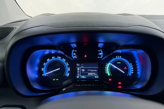 Citroen ë-Berlingo Live 50 kWh 100% Elektrisch | 5 Persoons | DAB Radio | Geen kilometers | Parkeersensoren | Mistlampen | Licht en regensensor | Armsteun / 24