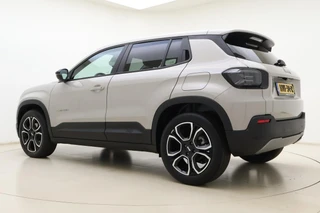 Jeep Avenger 1.2 e-Hybrid 110pk Automaat Summit | Navigatie | Achteruitrijcamera | Adapt. Cruise control | Climate control | Elektrische achterklep | Keyless | 18" Lichtmetalen velgen | 8 jaar garantie / 13