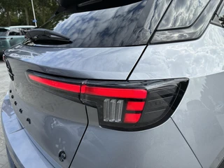 Opel Mokka Electric GS 54 kWh | Climate control | Navigatie | Verwarmbaar stuur | Elektrisch Pakket | Camera | Parkpilot | 18" LM-Velgen | Parkpilot / 16