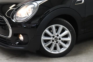 MINI Clubman Cooper Business  / Navigatiesysteem / Bluetooth / Airconditioning / Audio / 17 Inch / Cruise Control / 8