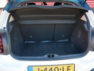 Citroen C3 1.2 PureTech Feel NL Auto| Nieuwe Riem!| 2e eigenaar| Dealer onderhouden / 18