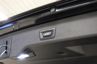 BMW 5 Serie Touring 520i High Executive M Sport Pakket Automaat  / Trekhaak / Navigatie Professional / Achteruitrijcamera / Comfortstoelen / DAB / Apple Carplay / Stoelverwarming / Adaptief Onderstel / Cruise Control / LED / 44