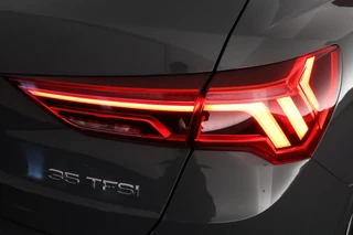 Audi Q3 35 TFSI 150pk S-Tronic Advanced LED Koplampen Stoelverwarming Trekhaak ACC Parkeersensoren / 37