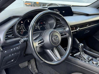 Mazda 3 2.0 e-SkyActiv-G M Hybrid 122 Comfort met Bose | Apple Carplay / Android Auto | Navigatiesysteem | Licht + Regensensor | Elektrisch Verstelbare Bestuurderstoel  | Stoel + Stuurverwarming | Parkeersensoren Voor + Achter | Camera Achter | 18"Lichtmetalen velgen | Lederen Bekleding | Cruise Control Adaptief / 21