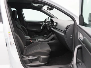 Skoda Karoq 1.5 TSi 150 Pk Automaat Sportline Business | Trekhaak | Stoel/Stuurverwarming | Panorama dak | Matrix LED | Camera | CarPlay | Parkeersensoren | 18 Inch | 50.137 Km !! / 42