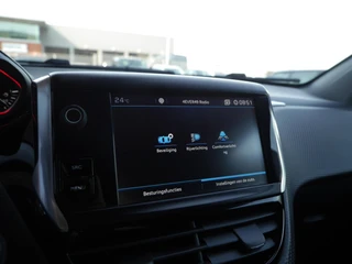 Peugeot 2008 1.2 PureTech GT-line | 110PK | Trekhaak | Achteruitrijcamera | 17 inch lichtmetalen velgen | Apple carplay/Andriod auto | Dakrails | Climate control | Cruise control / 25
