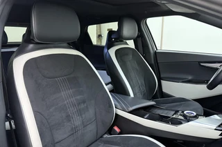 Kia EV6 GT-Line 77.4 kWh SOH: 100%! | Glazen schuifdak | Trekhaak | Stoel & Stuurverwarming | Electrische achterklep | Keyless | Rondomzicht camera / 18