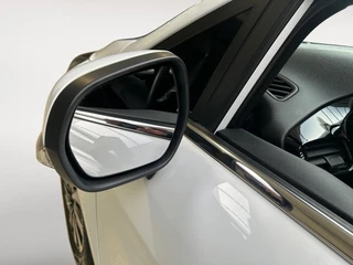 Ford Fiesta 1.0 EcoBoost Hybrid Titanium | Apple Carplay / Android Auto | Stoel + Stuurverwarming | Cruise Control | Parkeersensoren Achter | Lichtsensor | Climate Control | Verwarmbare Voorruit / 10