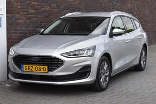 Ford Focus Wagon 1.0 EcoBoost Hybrid Titanium / 8