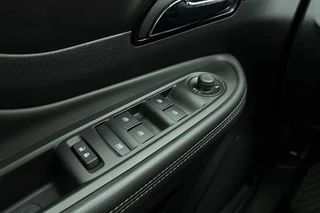 Opel Mokka X 1.4 Turbo 140pk Innovation | Navigatie | Achteruitrijcamera | Parkeersensoren | Keyless | Climate control | Cruise control | Extra getint glas | Lichtmetalen velgen / 18