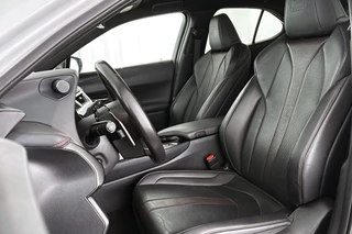 Lexus UX 250h AWD F Sport Premium / 7