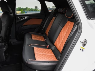 Audi Q4 e-tron 40 Launch edition S Competition 77 kWh | Trekhaak | HUD | Warmtepomp | ACC | Matrix LED | Leder | Keyless | Camera | Sonos audio | 20" | Dealeronderhouden / 15