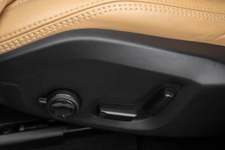 Volvo XC60 2.0 T6 PHEV Long range AWD Ultimate Dark|Luchtvering|Massage|Stoel+stuurverwarming|stoelverkoeling|HUD|Pano|Pilot assist| / 25