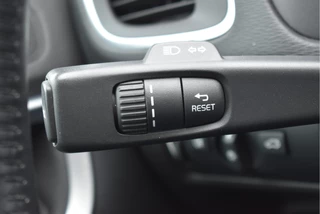 Volvo V40 1.5 T2 Polar  | NL-Auto | Historie | Standkachel | Stoelverwarming | Nav | Sfeerverl. | Full LED | Zeer netjes / 40