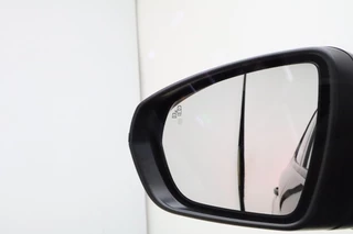 Opel Grandland 1.6 Turbo Plug-In Hybrid 300pk 4x4 GSe | Navigatie | Camera | Comfort stoelen | Elektrische achterklep | Stoel- en stuurverwarming | Adaptive Cruise control | / 24