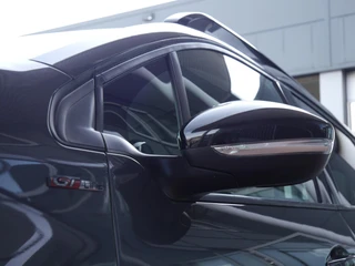 Peugeot 2008 1.2 PureTech GT-line | 110PK | Trekhaak | Achteruitrijcamera | 17 inch lichtmetalen velgen | Apple carplay/Andriod auto | Dakrails | Climate control | Cruise control / 35