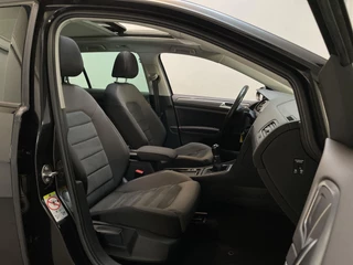 Volkswagen Golf Variant 1.0 TSI Comfortline Business Panoramadak Stoelverwarming LED DAB+ / 6