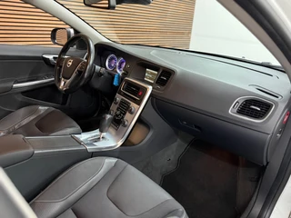 Volvo V60 1.6 T4 R-Design | Navi | Trekhaak | 180PK | Winter Pack | High Performance Audio | Leder/Alcantara / 7