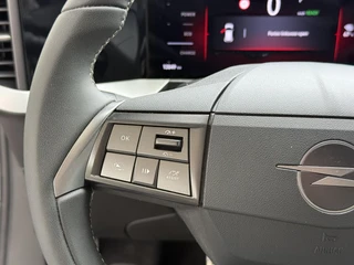 Opel Mokka Electric GS 54 kWh | Two Tone | Achteruitrijcamera | Facelift model | Apple Carplay/Android Auto | LED | Privacy Glass / 18