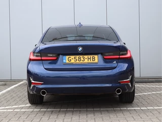 BMW 3 Serie 320i High Executive Edition  | Schuifdak | Leder | Camera | Org. NL / 7
