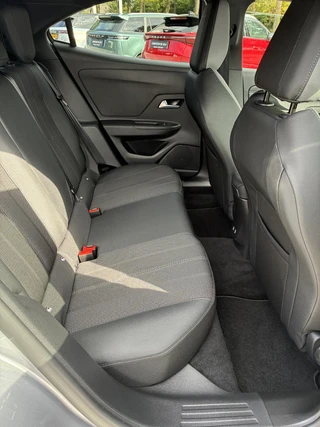 Opel Mokka Electric GS 54 kWh | Climate control | Navigatie | Verwarmbaar stuur | Elektrisch Pakket | Camera | Parkpilot | 18" LM-Velgen | Parkpilot / 44