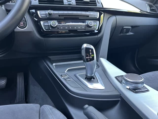 BMW 3 Serie Touring 318i Executive  | M-Sport Edition | LED | Alcantara | Cruise | Airco | Stoelverw. | / 31