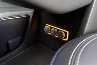 VOYAH Courage Business Edition 80 kWh Head-Up Stoelverwarming Panoramadak / 41