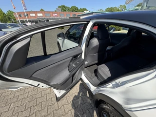 Toyota C-HR+ EXECUTIVE AWD 77 kWh NIEUW & DIRECT LEVERBAAR!! PREMIUM PACK PANO-DAK BLIND-SPOT PARK-SENSOREN 360° CAMERA STOEL/STUURVERW WARMTEPOMP EL-ACHTERKLEP / 18