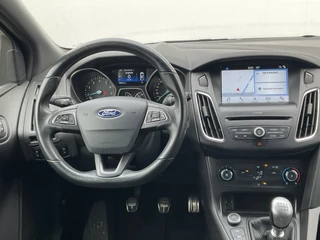 Ford Focus 1.5 ST-Line 1e Eigenaar Nav/Cruise 18 Inch Pdc NL-Auto UITSTRALING! / 19