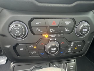 Jeep Renegade 4xe 240PK Plug-in Hybrid The North Star (Elektrisch Schuifdak - Navigatie - Adaptieve Cruise Controle - LED - Automatische Airco 4WD - Camera - Stuur & Stoel verwarming) / 26