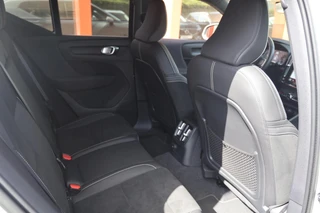 Volvo XC40 T4 Recharge Core Bright | Stoelverwarming | Trekhaak | Parkeercamera  | Keyless / 24