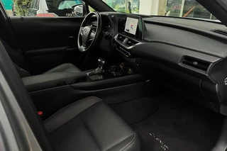 Lexus UX 250h F Sport Line | CAMERA | ADAPTIVE | KEYLESS | CARPLAY / 28